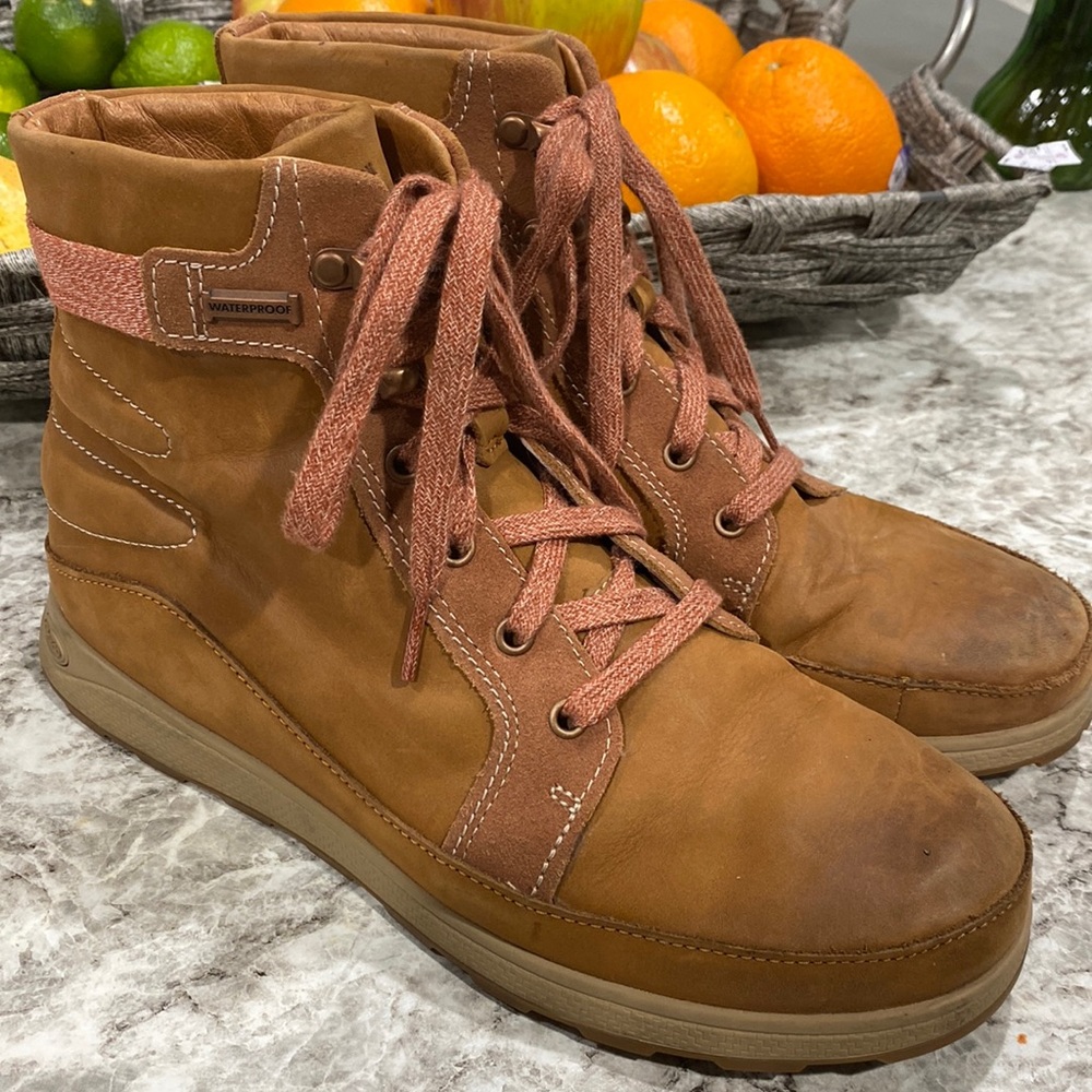 Chacos waterproof hiking boots